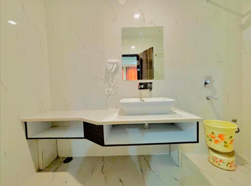 Glace Stay Inn Near Igi Airport Ню Делхи Екстериор снимка