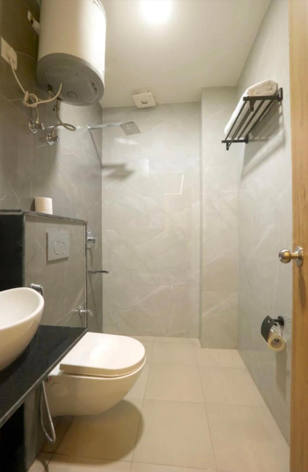 Glace Stay Inn Near Igi Airport Ню Делхи Екстериор снимка