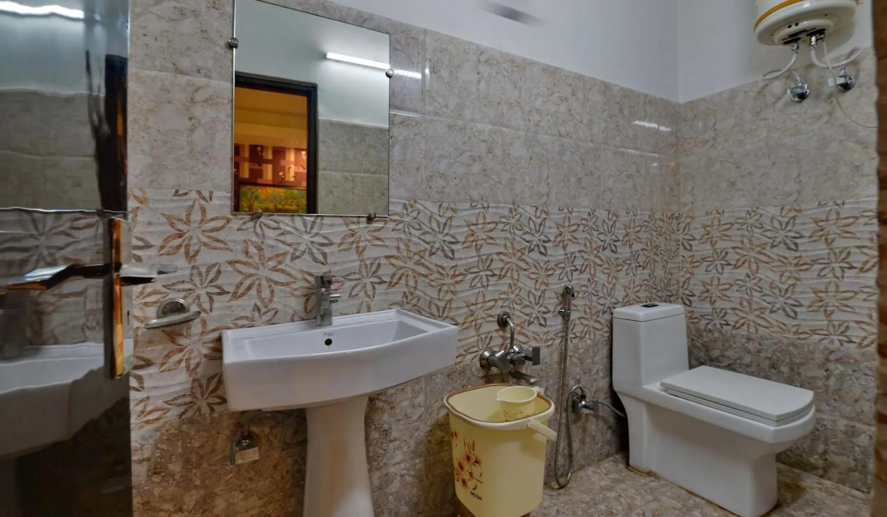 Glace Stay Inn Near Igi Airport Ню Делхи Екстериор снимка