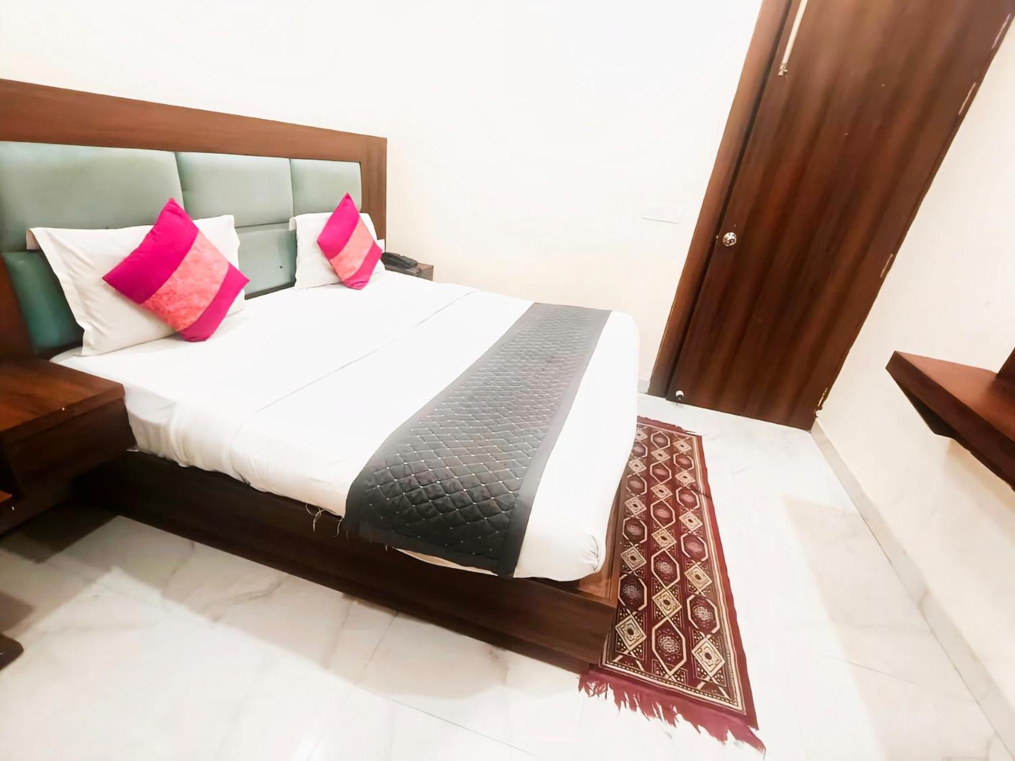 Glace Stay Inn Near Igi Airport Ню Делхи Екстериор снимка