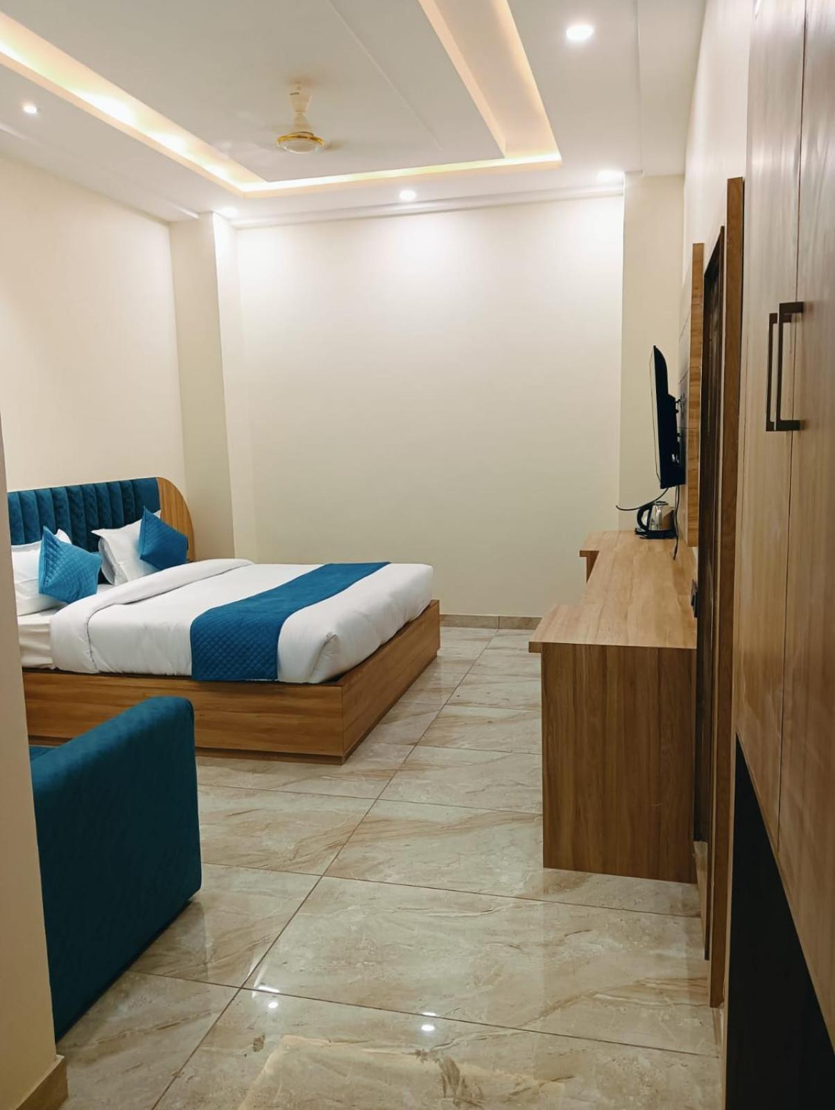 Glace Stay Inn Near Igi Airport Ню Делхи Екстериор снимка
