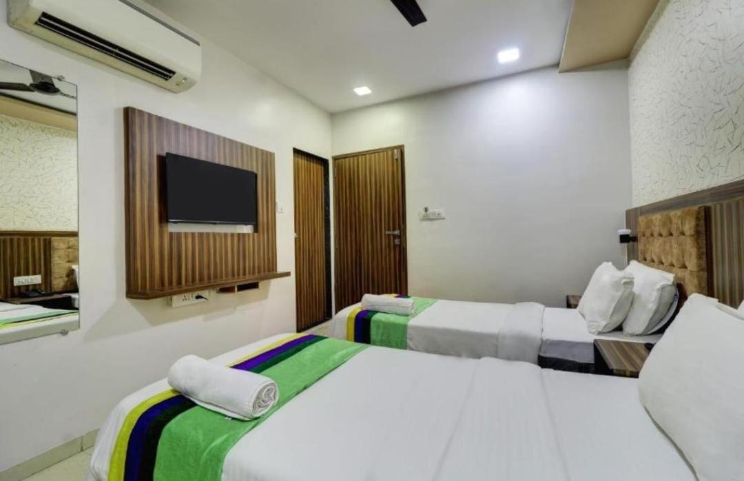 Glace Stay Inn Near Igi Airport Ню Делхи Екстериор снимка